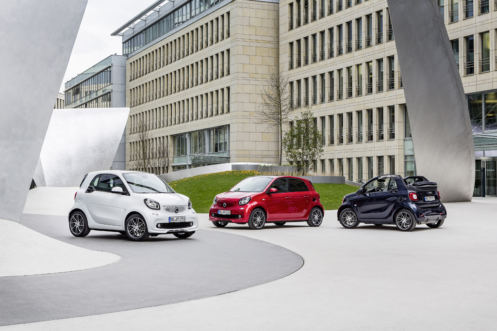 smart BRABUS fortwo coupé, 2016, white smart BRABUS forfour Xclusive, 2016, red smart BRABUS cabrio Xclusive, 2016, tailor made dark blue shiny